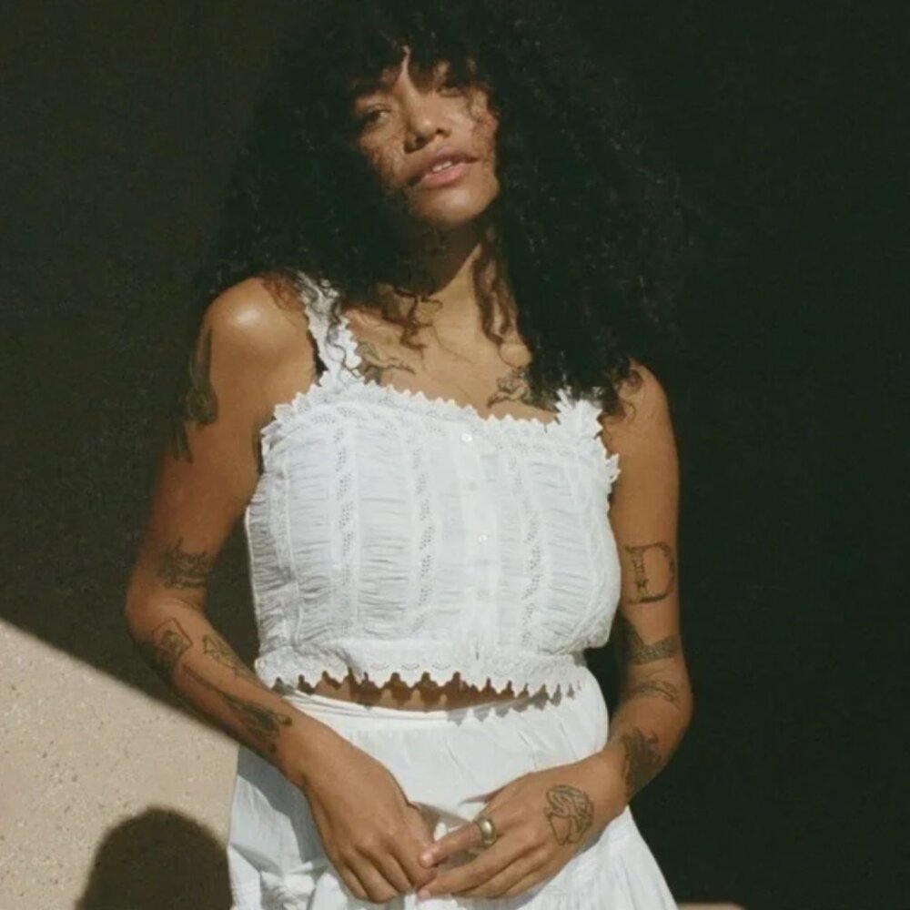 Doen Ari Cropped Scalloped Button Front Sleeveless Top (Sz L)